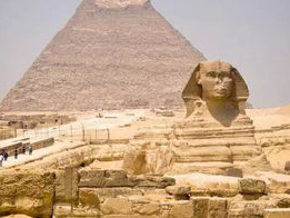 埃及之旅变噩梦：女子遭遇骗子，旅游经历泪洒异国街头